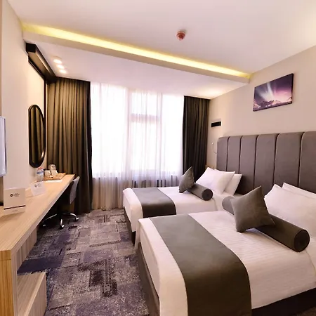 מלון Western Center 4*