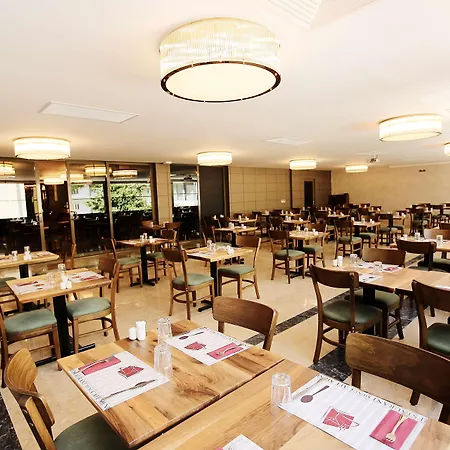 מלון Western Center 4*